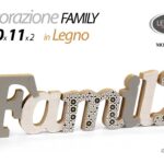 DECORAZIONE DA TAVOLO PARETE SCRITTA LEGNO FRASE FAMIGLIA FAMILY 40*11*2CM